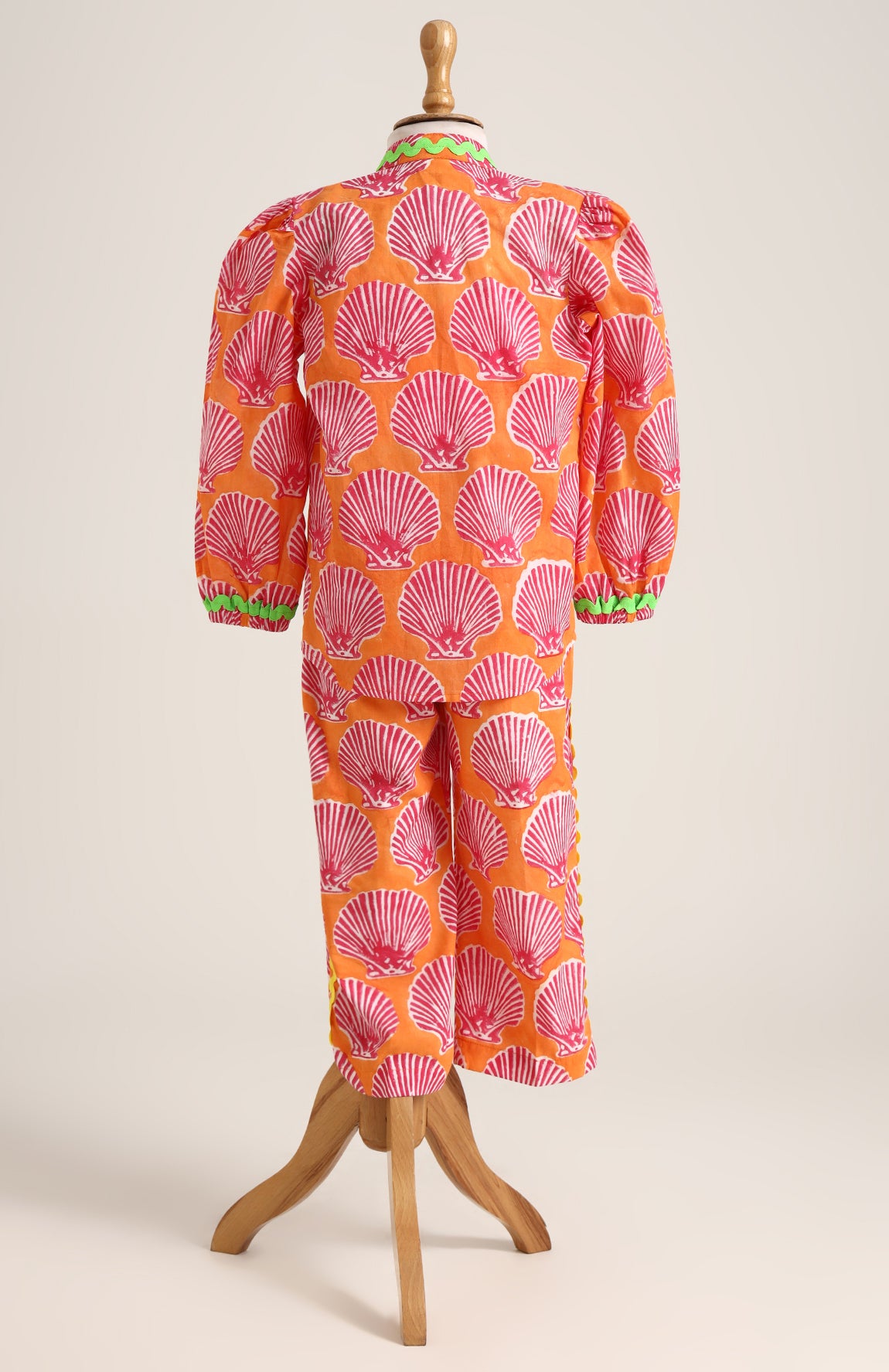 Cotton plain crop top with floral pants and Jacket/Shrug. Detailed with Lace trimmings.