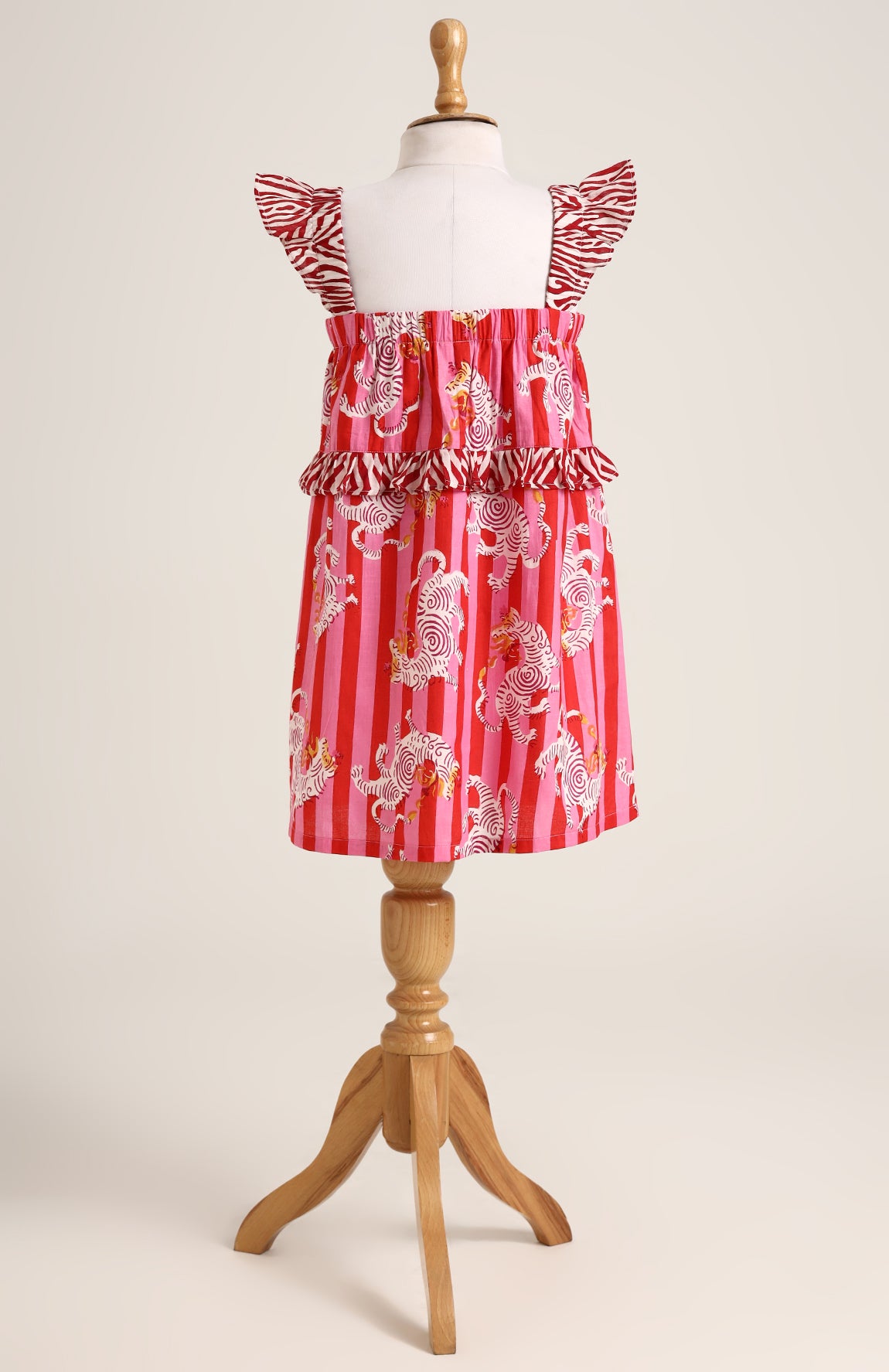 Printed cotton sleeveless dress. Detailed with frils on shoulder and waist