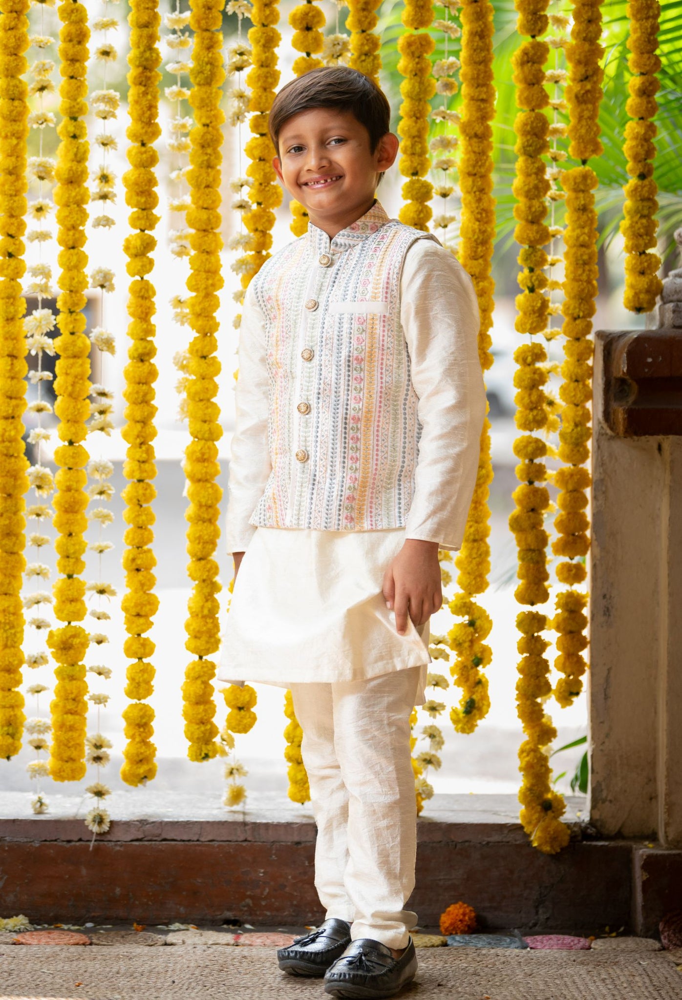 Ethnic Kurta With off white Embroidered Jacket And Pyjama