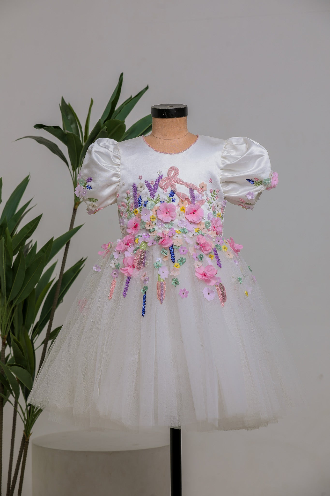 WHITE DELICATE EMBOIDERED DRESS