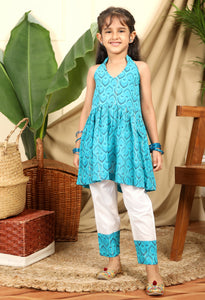 Zarkha Girls Ethnic Halter Neck Tunic With Zari Stripes And Off-White Pyjama In Cotton