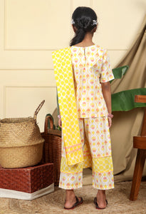 Zahra Girls Ethnic Kurta Pyjama Set In Hand-Block Printed Cotton With Matching Dupatta