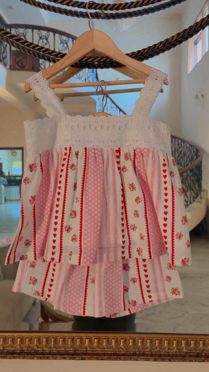 Cotton printed sleeveless Co-ord Set with shorts. Detailed with Lace trimmings.