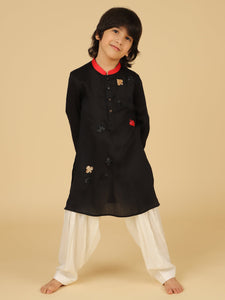 BLACK KURTA WITH PANTS AND SCATTERED EMBROIDERY